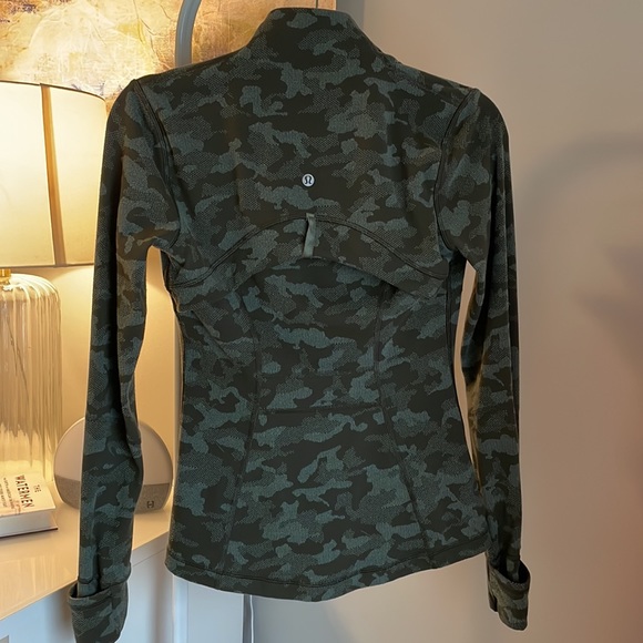 Lululemon Define Jacket in Camo - Picture 5 of 5